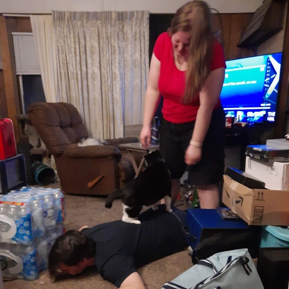 Meet your Posher, Alison - Picture 2 of 3